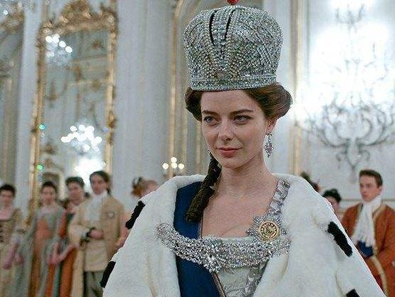 作为欧洲首位女皇,伊琳娜有着怎样传奇的人生?看完后明白了!_腾讯新闻