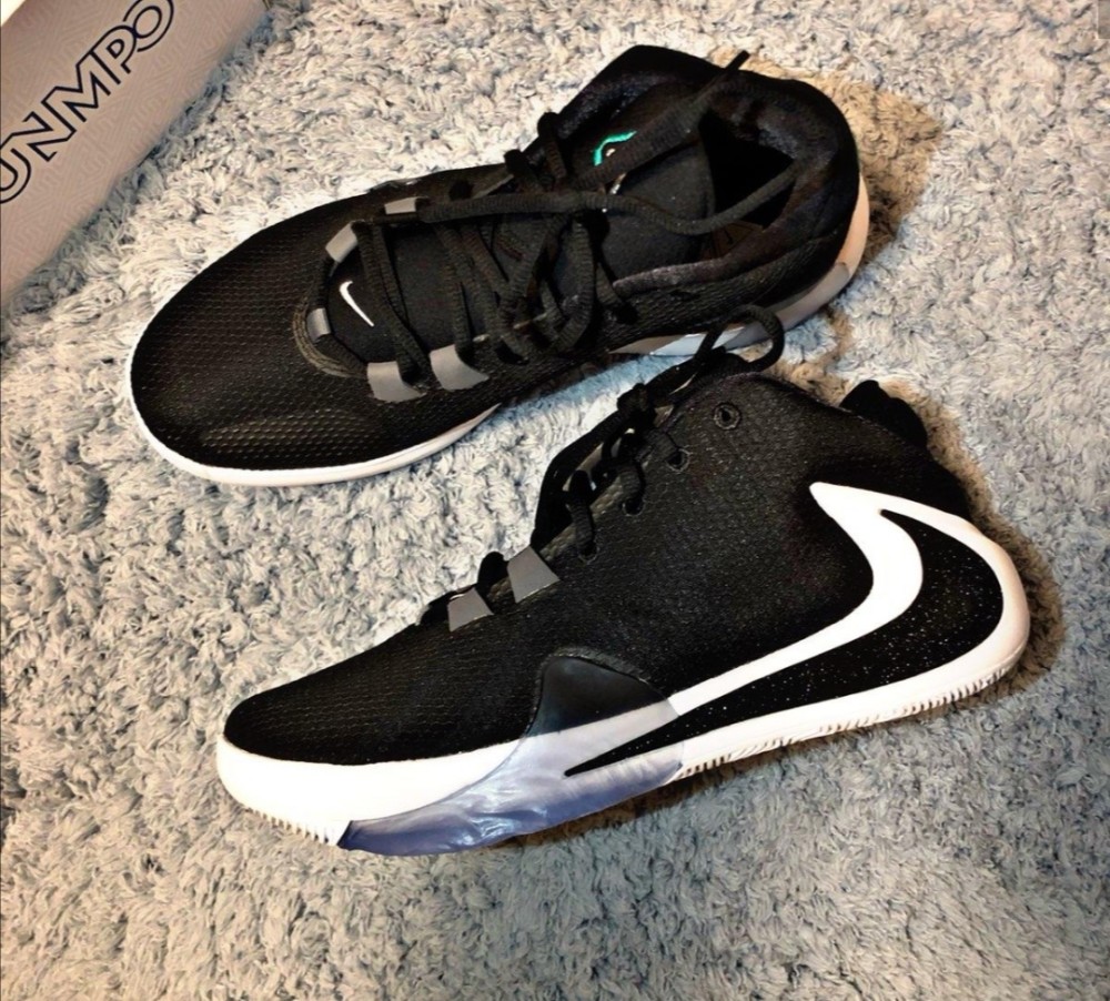 nike zoom freak 1nike也为其推出了签名球鞋.