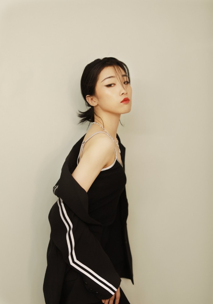 yamy|Yamy老板还有两幅面孔？开会当众侮辱艺人，妻子玲花赞其细心