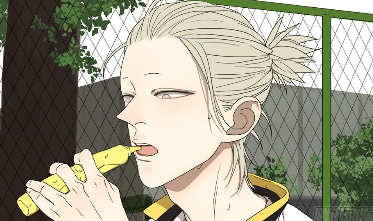 搞笑疯人:说着不在乎的展正希,把跑完一千米的见一抱了起来!