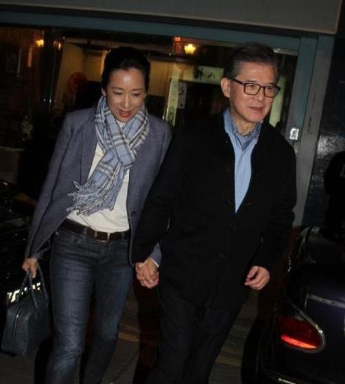 罗康瑞为朱玲玲抛弃母亲罗俊诚拒绝百亿家产罗宝瑜要考虑