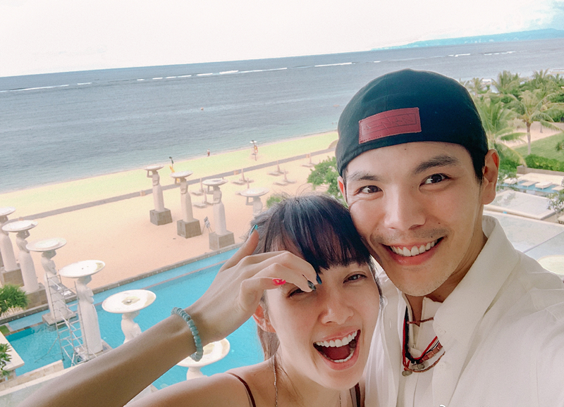 郭碧婷|网友晒三月偶遇向佐郭碧婷旧照，郭碧婷长风衣遮孕肚孕初期状态佳