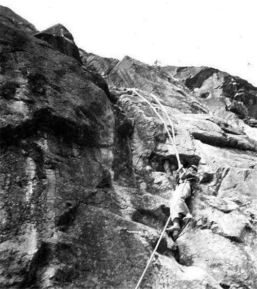 怒江大桥为何禁止拍照当地人一个排的烈士都浇筑在水泥墩里