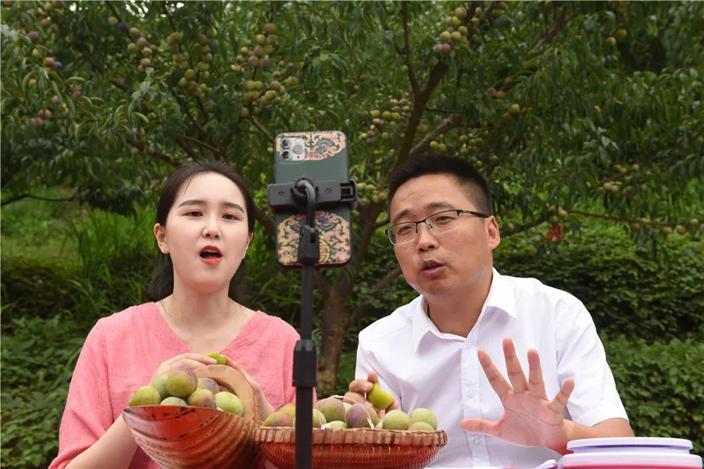 沐川县副县长携手网红主播直播带货