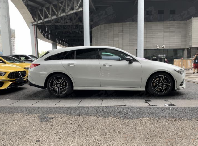 奔驰cla猎装版实车曝光溜背车身不要太优雅这比amg系列香