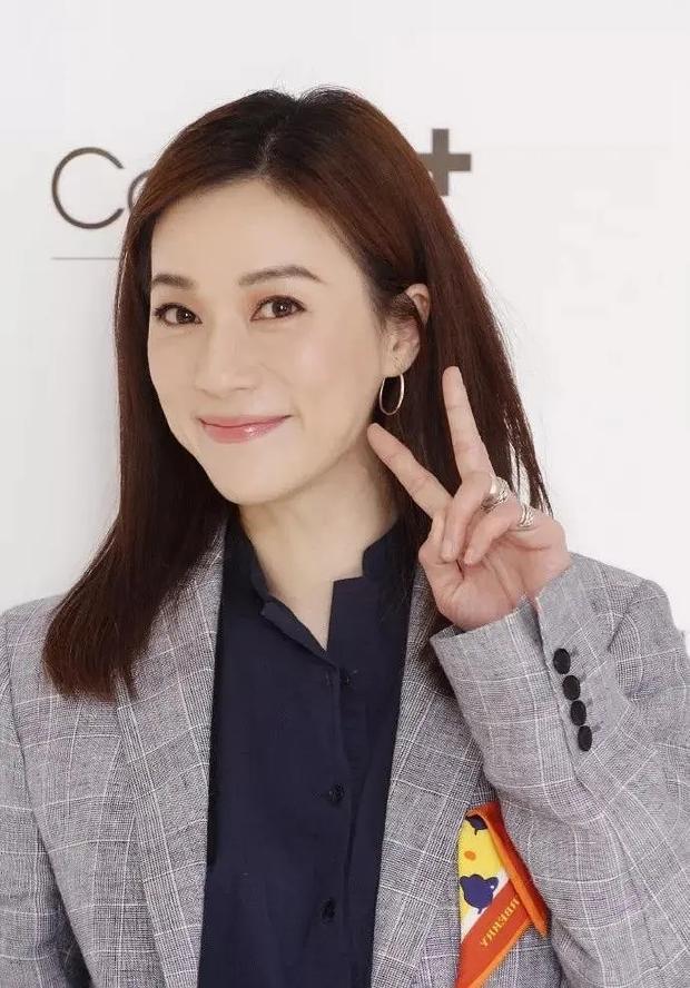 50岁张可颐不显老,还和《金枝欲孽》里一样,承上亿遗产至今未婚