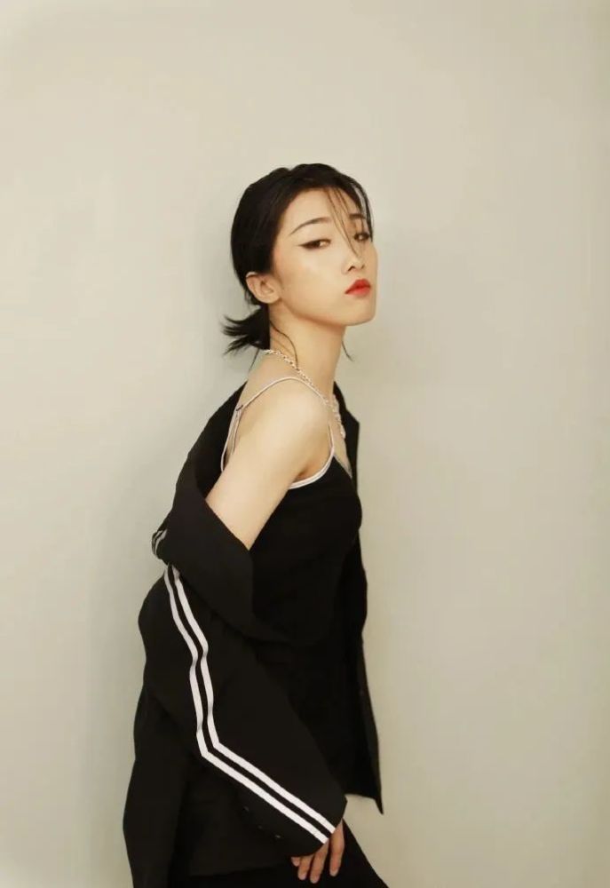 凤凰传奇玲花老公侮辱旗下女艺人 网友 这人品也配当老板 腾讯新闻