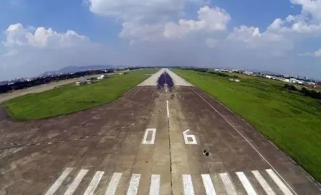 这里的石头会说话……|南部新城|石头|大校场机场|机场跑道