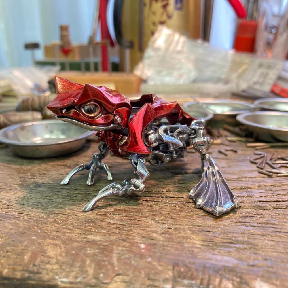 青蛙|日本机械青蛙1秒变形金属蝉，除了买不起以外哪都好