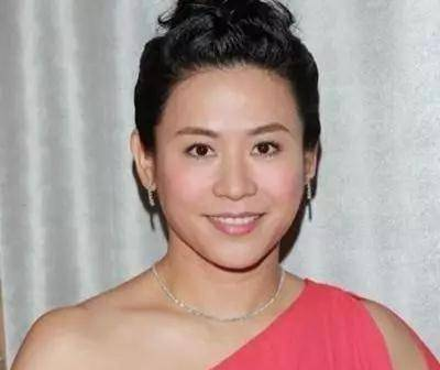 宣萱|50岁的宣萱颜值崩塌，脸色蜡黄肿得像馒头，拖累“四大花旦”颜值