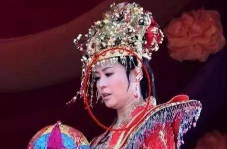 宣萱|50岁的宣萱颜值崩塌，脸色蜡黄肿得像馒头，拖累“四大花旦”颜值