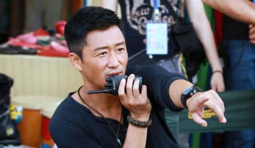 战狼|他是吴京发小，本是歌手却被“骗来”拍戏，凭《战狼》一夜成名！