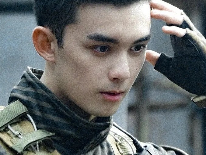 鹿晗|《穿越火线》是喜剧片？鹿晗演技完胜吴磊，网友：不走小鲜肉路线！