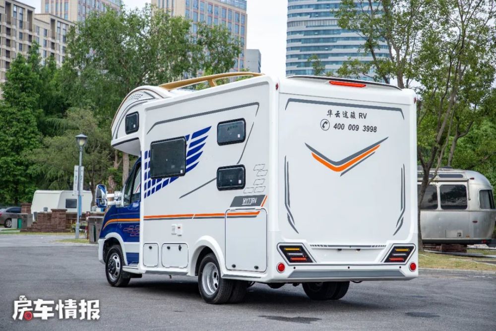 自驾旅行不用住酒店华云s800房车自带水电随便用吃住行全满足