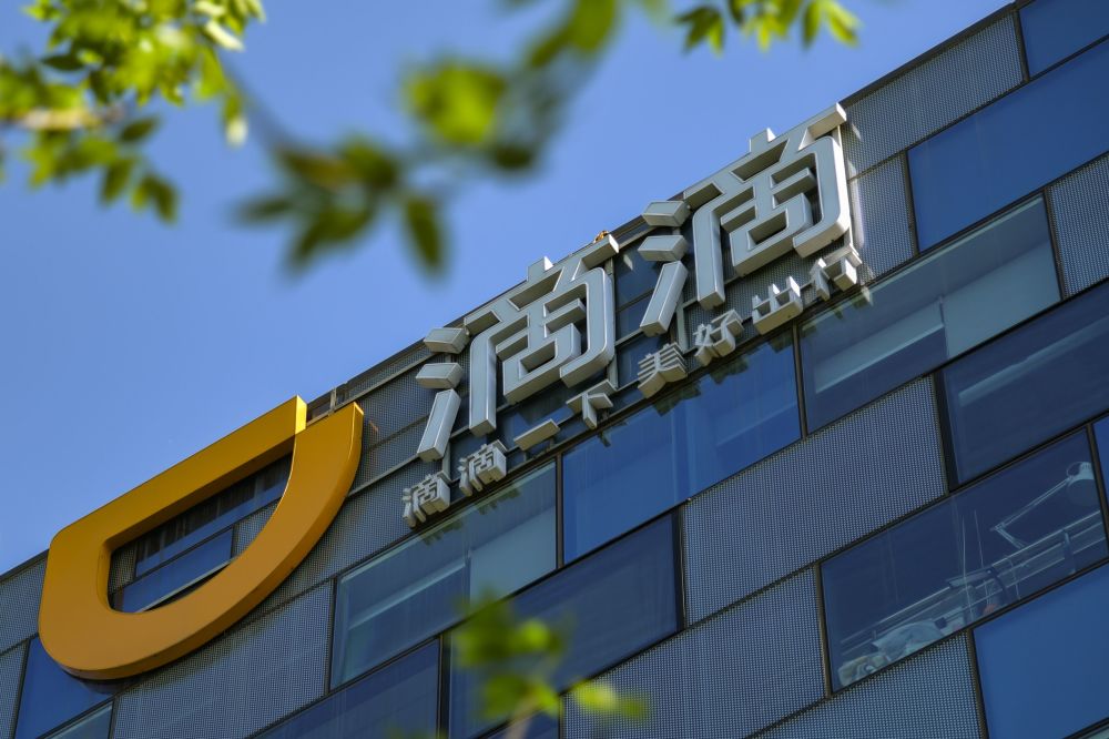 罗永浩|贾跃亭前妻拍卖北京百平豪宅；罗永浩否认“渣男”：相信你们最终会删帖道歉