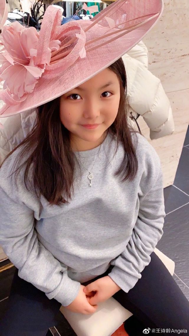 还记得爸爸去哪儿的angela吗她现在长这样