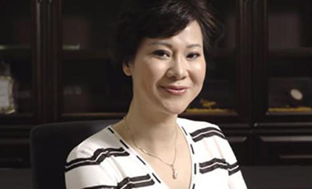 女乒一姐曹燕华:烟酒不离却拿下59块金牌,二婚嫁小鲜肉过得如何?