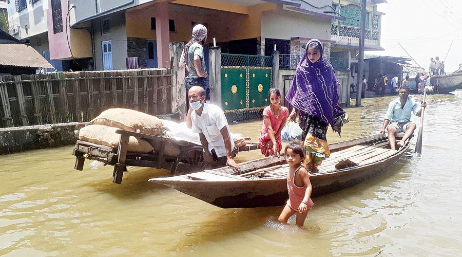印度_社会|印度爆发特大洪水 400万人流离失所 疫情增加救援难度