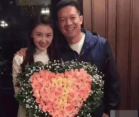 贾跃亭|贾跃亭前妻甘薇拍卖北京房产，起拍价高达1500万，引近万人围观