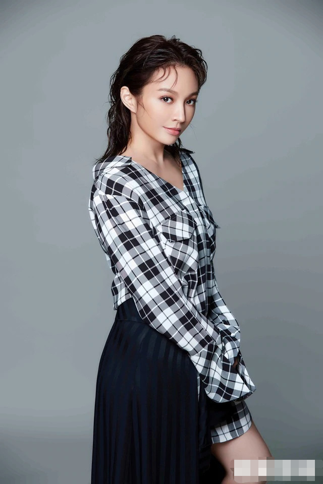 飞儿乐团纠纷未和解38岁faye素颜告恩师与昔日美艳模样判若两人