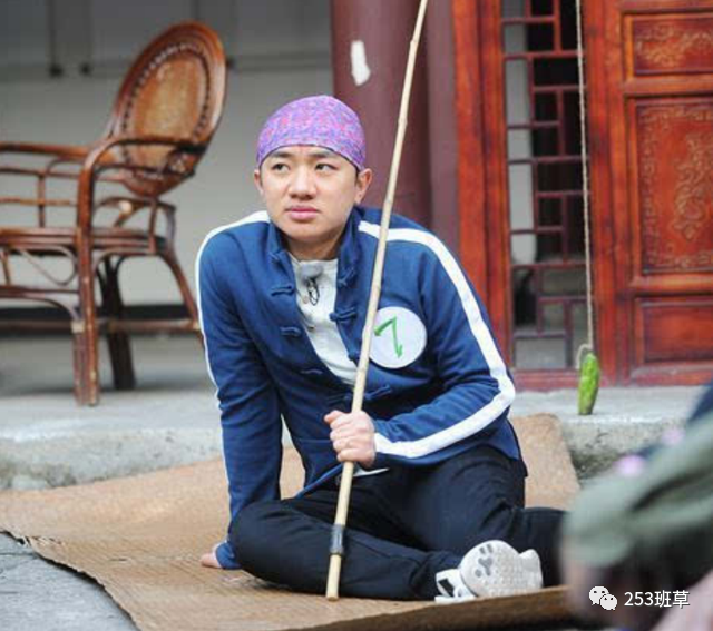 李亚男|李亚男首晒二胎孕肚，深情表白腹中宝宝母爱爆棚，否认双胞胎传闻