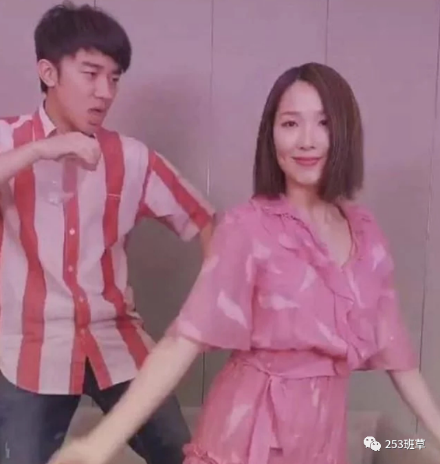 李亚男|李亚男首晒二胎孕肚，深情表白腹中宝宝母爱爆棚，否认双胞胎传闻