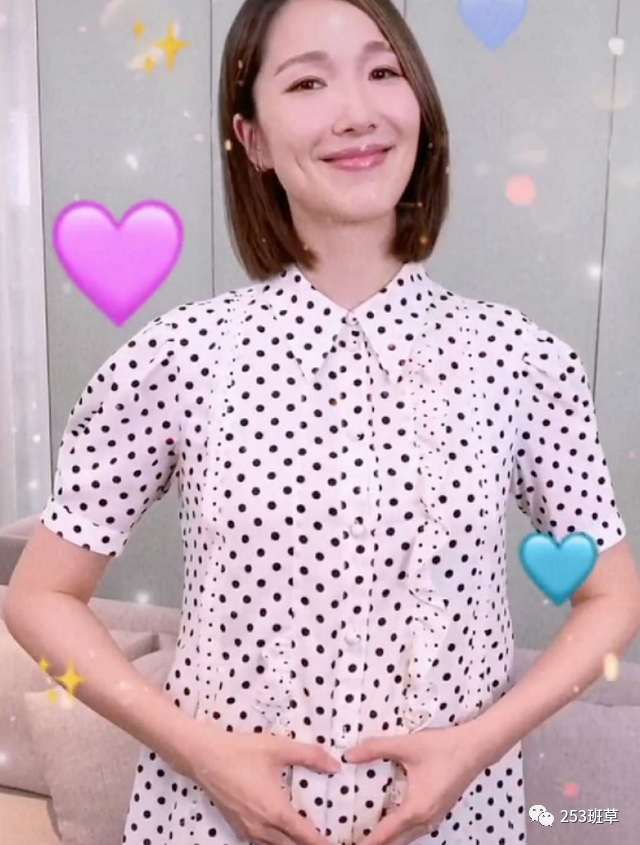 李亚男|李亚男首晒二胎孕肚，深情表白腹中宝宝母爱爆棚，否认双胞胎传闻