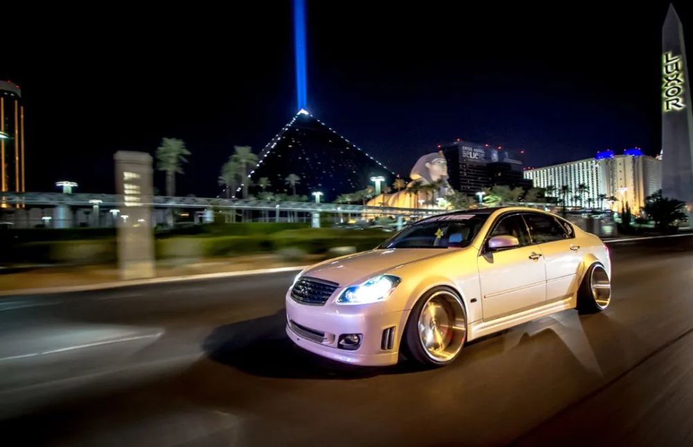 英菲尼迪m35,但它还有另一个名字,日产风雅.