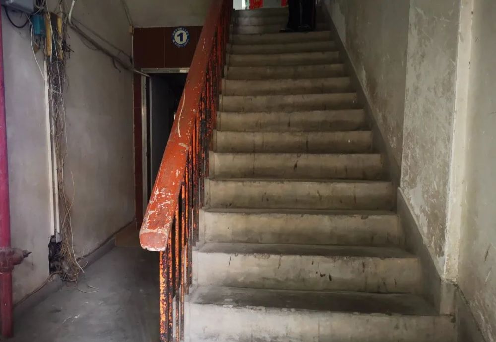 香洲首栋老旧楼道改造成功,花费6.8万元,业主自筹六成资金!