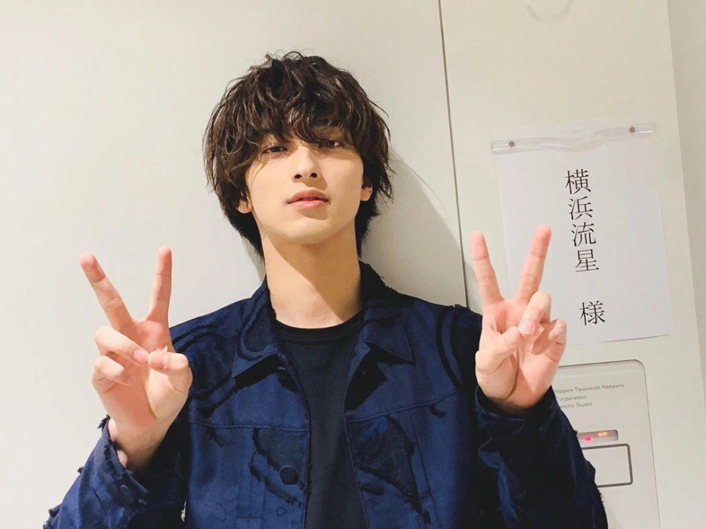 日本人气男星横滨流星确诊奶狗长相狼狗身材曾被选为19年最爆红演员