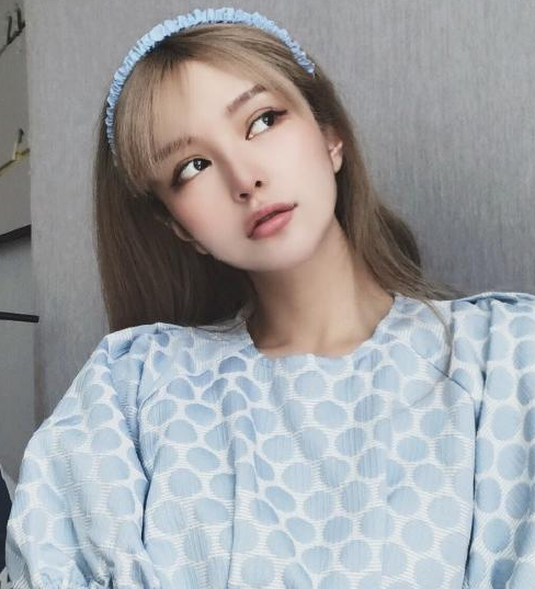 周扬青|周扬青否认与罗志祥重归于好后，首次化浓妆现身夜店狂嗨，与男友人甜蜜互动