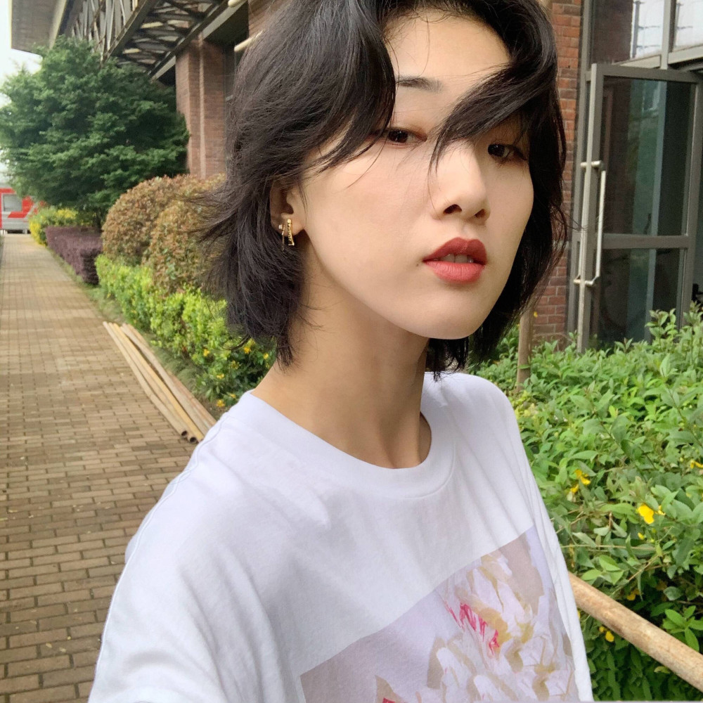 火箭少女101|yamy解约被拒，黄子韬怼靠解约金赚钱，原来一年前何炅说的是真的