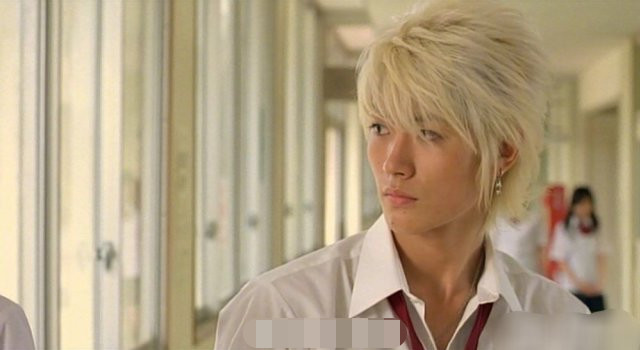 三浦春马|三浦春马去世对好友打击太大，女星情绪失控痛哭导致身体出状况缺席演唱会