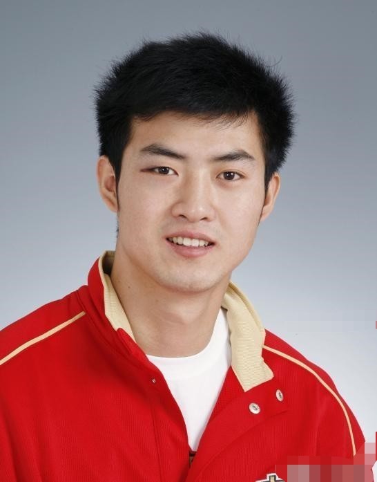 退役后成为易建联薪火训练营教练男篮名宿丁锦辉的薪水有多少