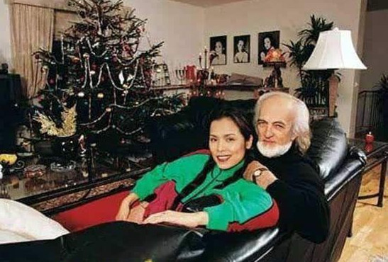 迈克尔·史密斯|她12年青春献给洋人，5年生3子被老公抛弃，今带三子回国捞金