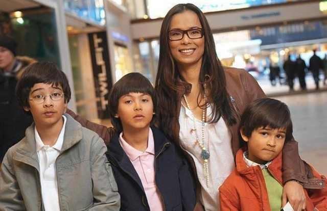 迈克尔·史密斯|她12年青春献给洋人，5年生3子被老公抛弃，今带三子回国捞金