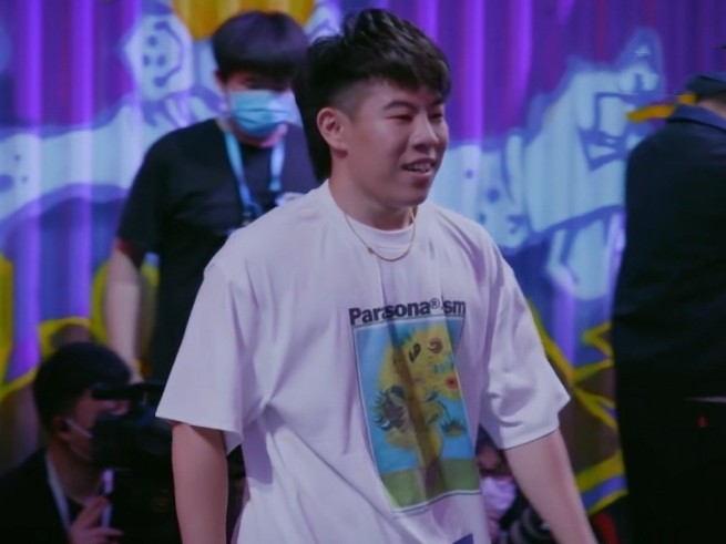 黄子韬|还记得差点让黄子韬崩溃的“小红”吗？街舞3他终于拿到毛巾了