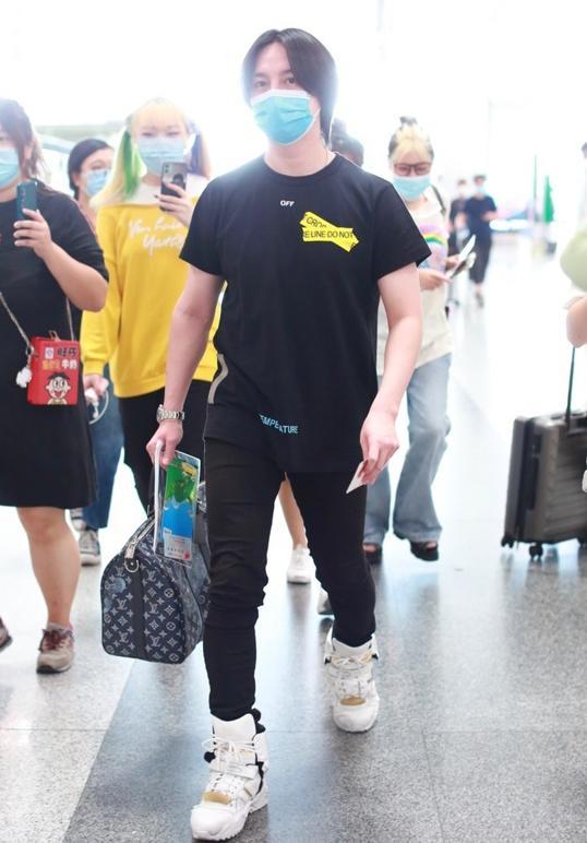 王志文|吃瓜日报丨玲花老公辱骂女艺人？女星与工作人员试吻戏？沙宝亮救人？