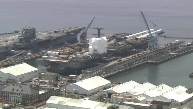 航母|十天内，美军2艘准航母被烧，在建新航母也起火……