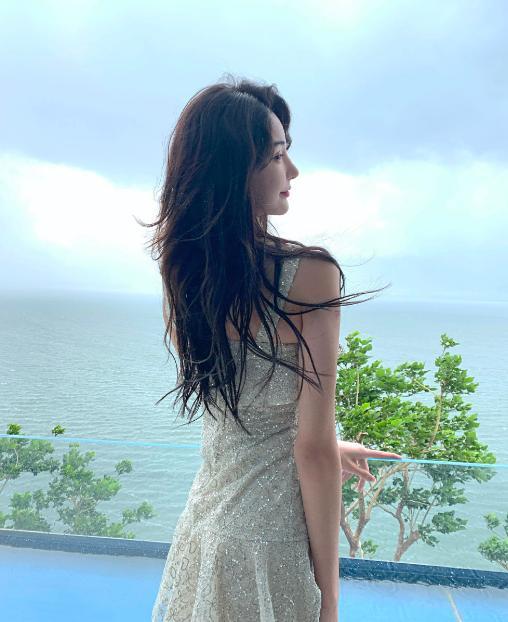 艾比遭受的舆论压力有多大每天都被说越来越像男人抑郁症又要犯了