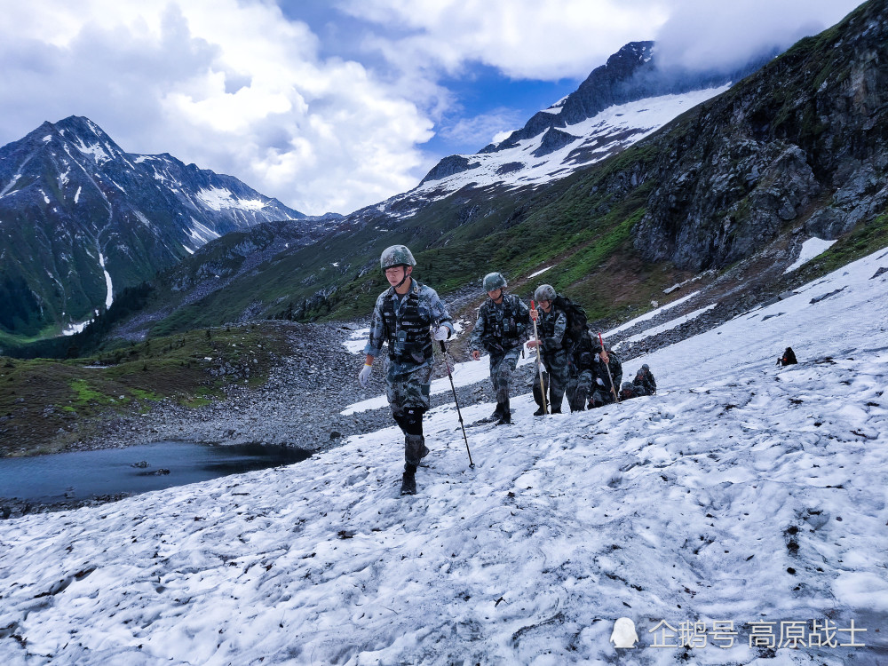 此次巡逻的地域是藏东边关察隅县,它被德姆拉山,伯舒拉岭等山脉环绕