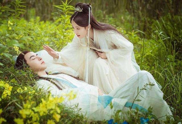 鞠婧祎|鞠婧祎被曝耍大牌，只喝高级矿泉水，4名助理服侍工作心不在焉