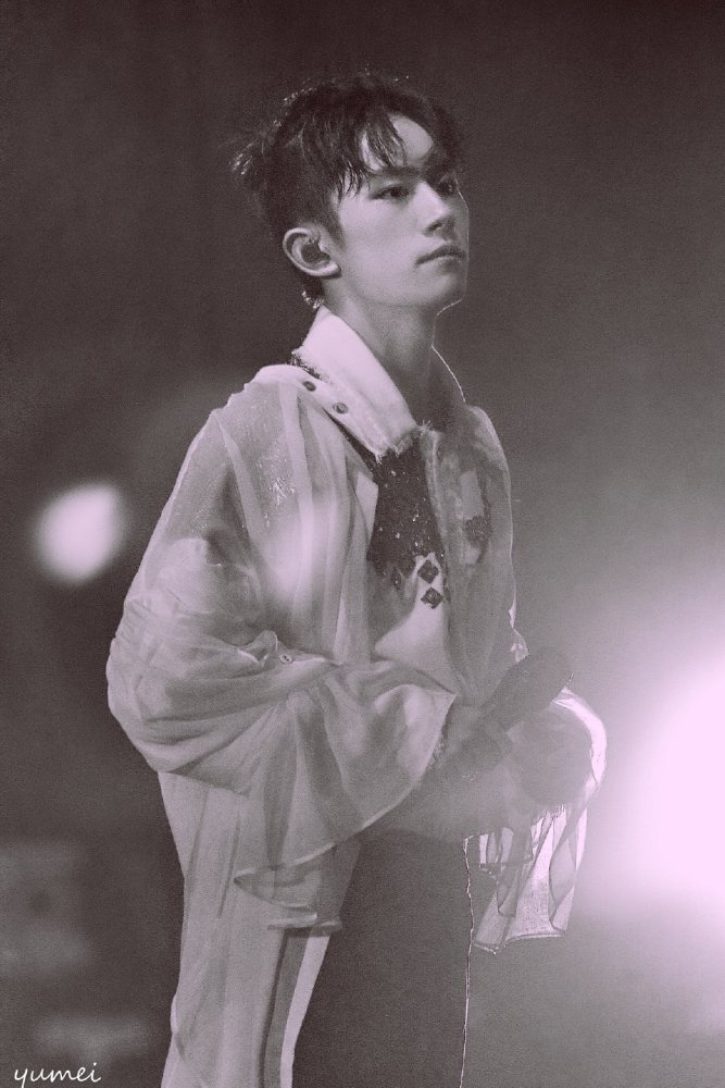 二十不惑|《二十不惑》多次谈到易烊千玺，这次还提了千纸鹤，真会圈粉