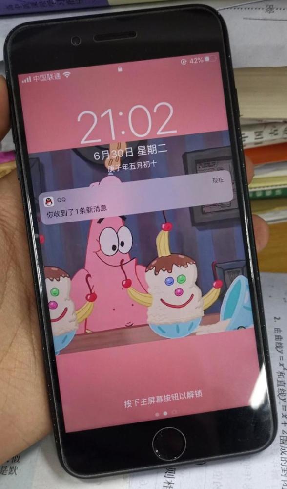 月薪一万的女生 愿意花七八千买化妆品 却用着四年前的iphone 腾讯新闻