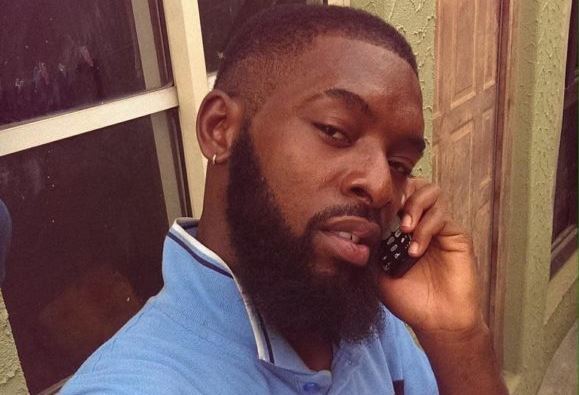 尼日利亚_社会|男子当着母亲面服毒后倒地抽搐身亡，母亲当场崩溃