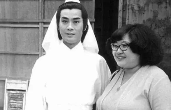 郑少秋|1988年，郑少秋与肥肥闪离后，为何转身娶了小17岁的官晶华？