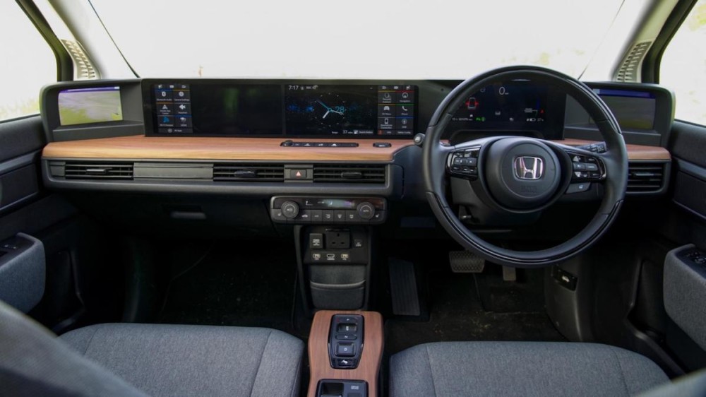 本田hondae微型城市电动车续航太短且并不便宜但可爱就够了