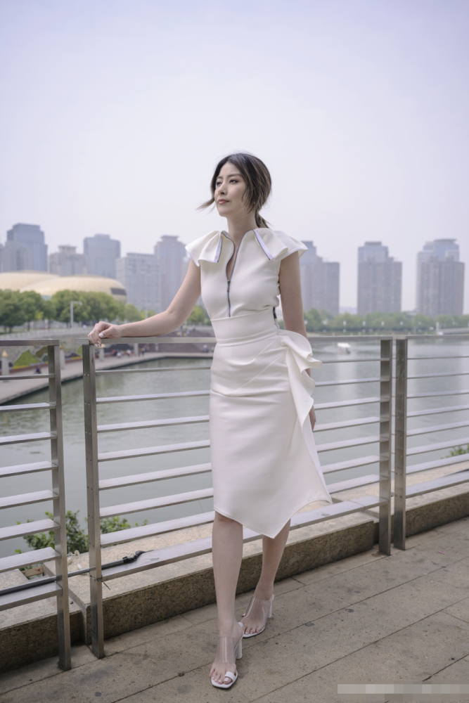陈慧琳|47岁陈慧琳成时代的眼泪？大摇大摆逛商场却无人认识完全被忽略