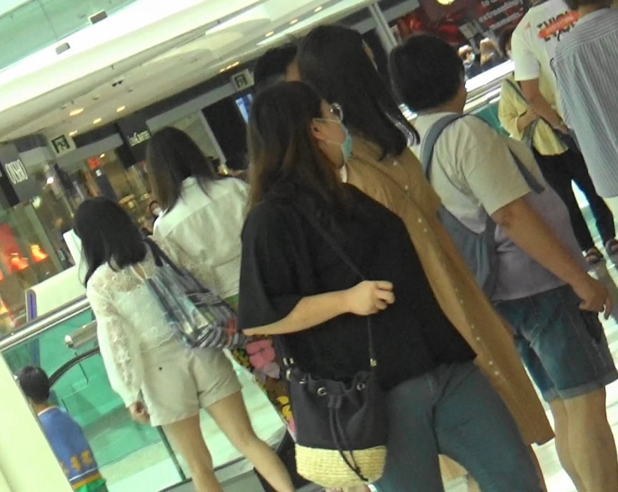 陈慧琳|47岁陈慧琳成时代的眼泪？大摇大摆逛商场却无人认识完全被忽略