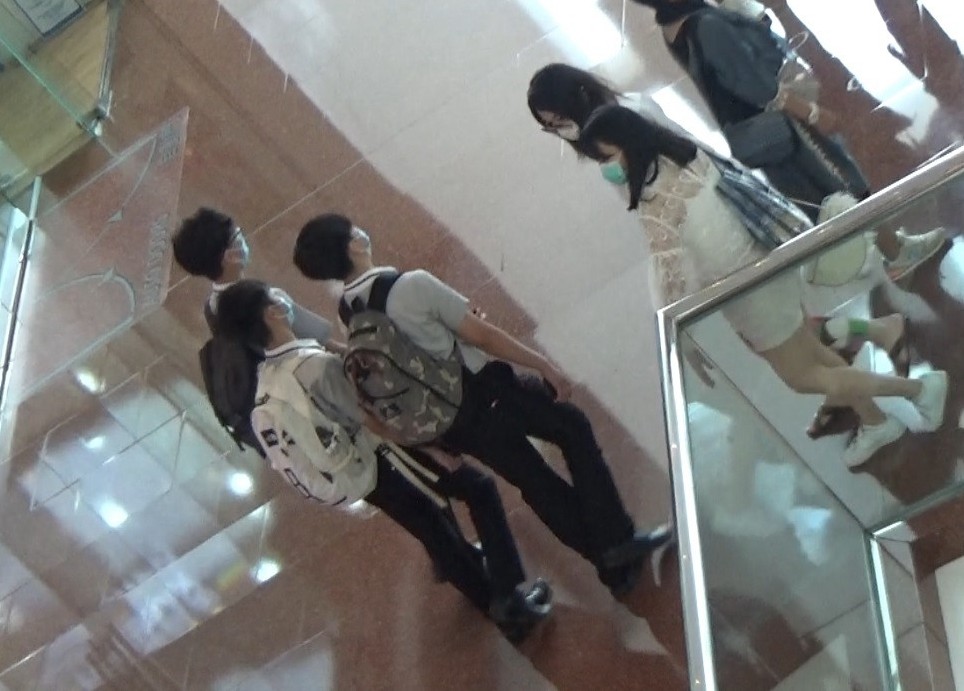 陈慧琳|47岁陈慧琳成时代的眼泪？大摇大摆逛商场却无人认识完全被忽略